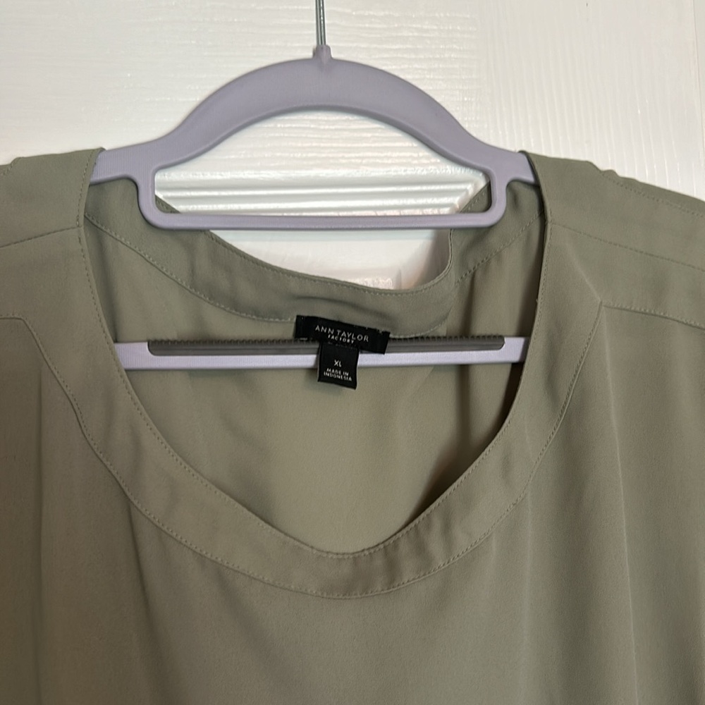 Ann Taylor Factory Blouse Sleeveless XL Sage Color - Picture 3 of 9